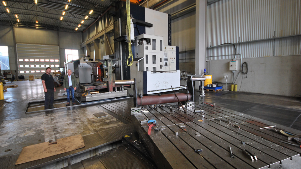 The Soraluce FR-12000 milling machine has twin rotating 60-tone feed beds, offering six-axis machining.